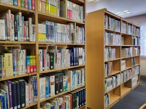 図書室書架写真