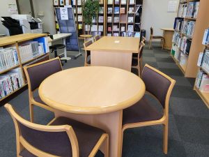 図書室写真-閲覧卓