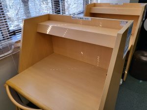 図書室写真 キャレルディスク
