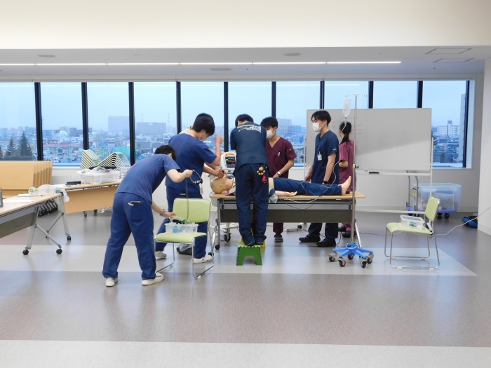 2年次研修医による病棟急変対応デモンストレーション